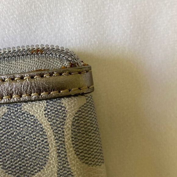 Coach Signature Tablet Case Sleeve Jacquard Zip Padded Blue & Cream PVC Fabric W - Picture 7 of 7